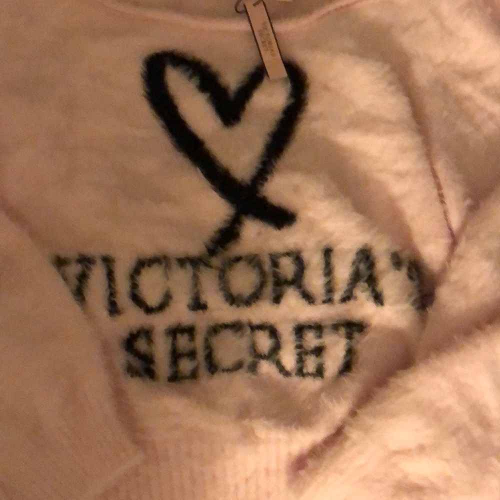 Victoria’s Secret nwt baby pink sweater